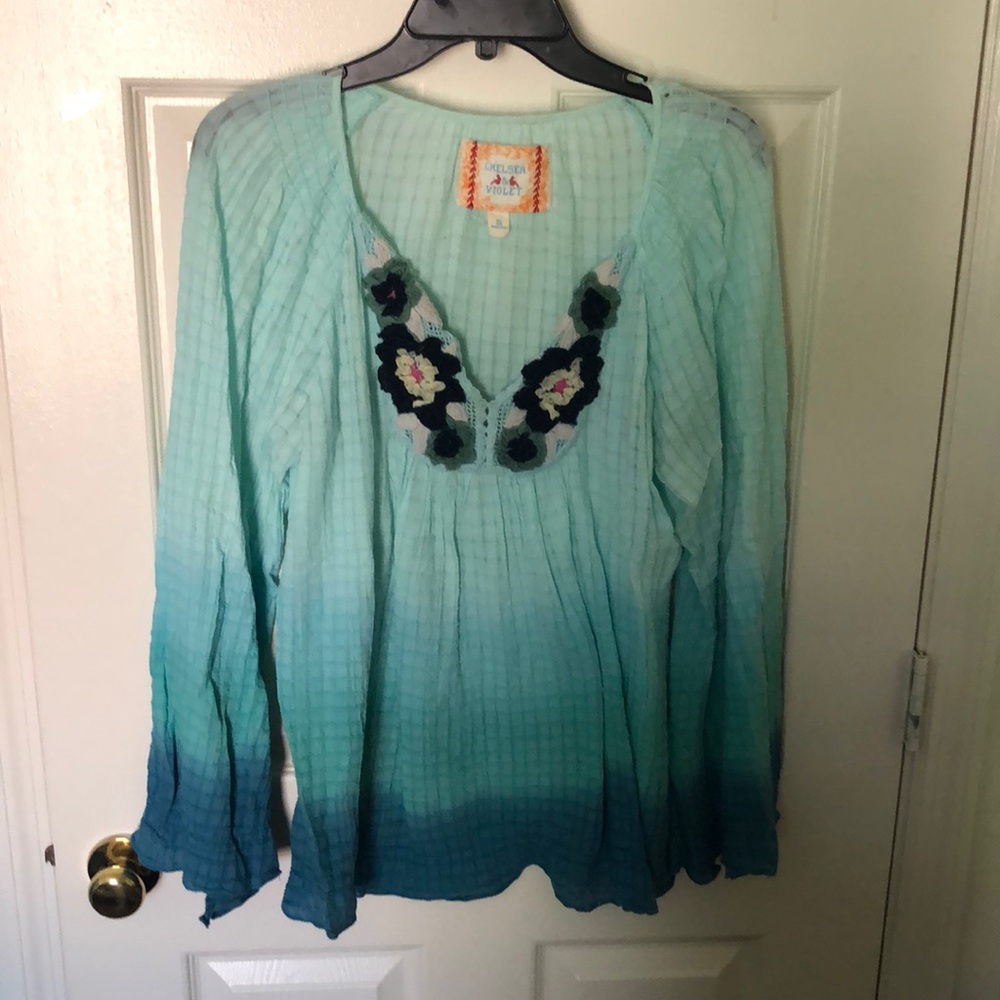 Chelsea & Violet Bell Sleeve